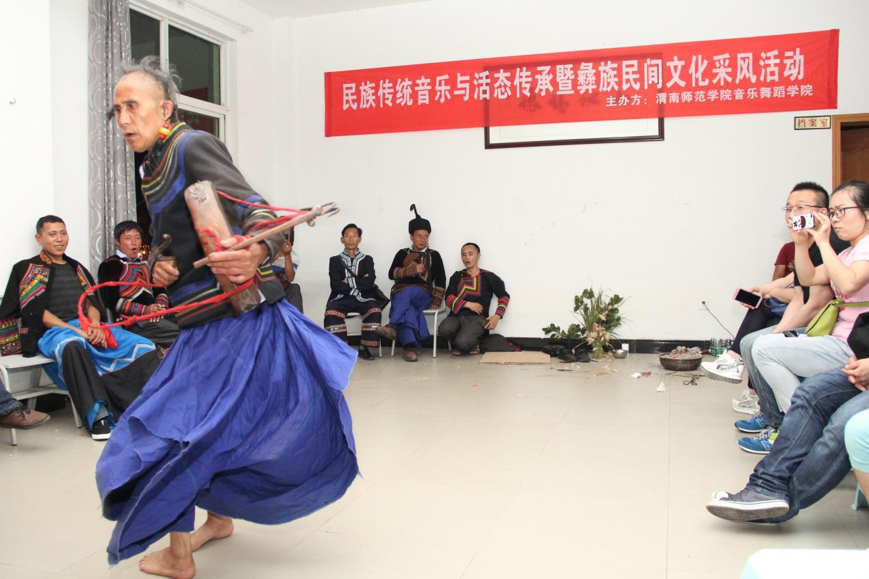 与四川音乐学院师生合影留念